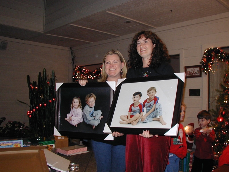 Hildebrand Christmas ScreenSaver/800x600_2004-12-24-37 Christmas Eve J&J.jpg